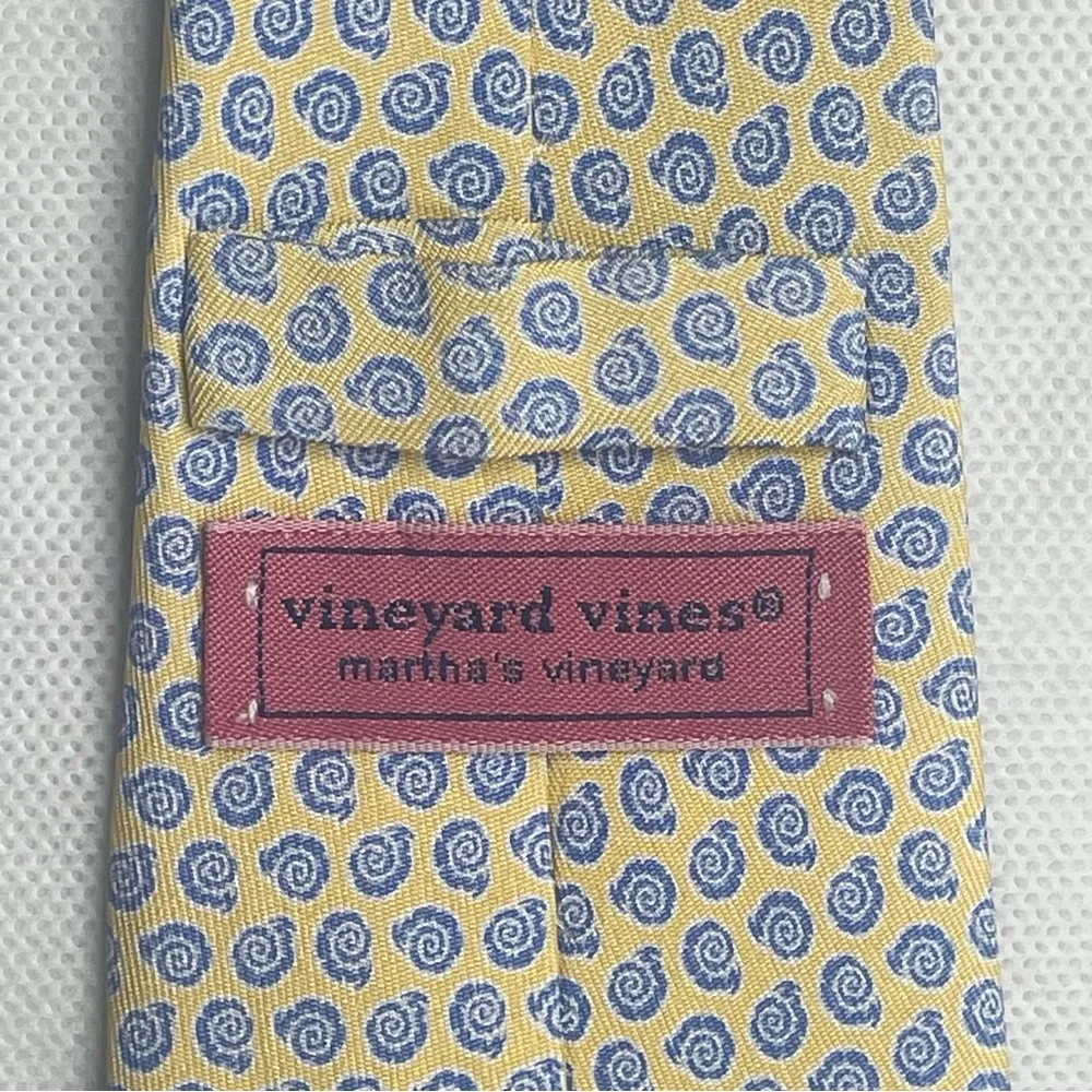 Boys Vineyard Vines Necktie Yellow Blue Shells & Snails 100% Silk Tie USA Made
